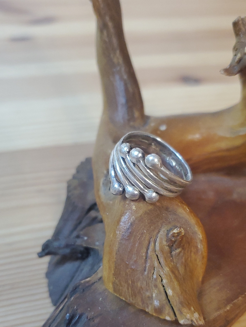 Elegant Sterling Silver Women's Ring D